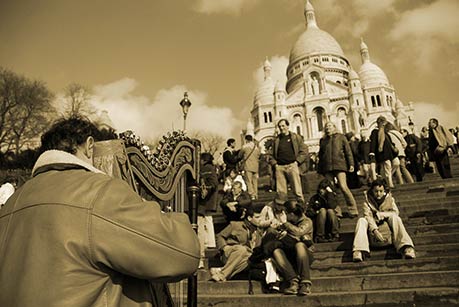 Entertainment at Sacre Coeur