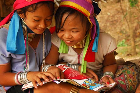 Young longneck girls at Mae Rim