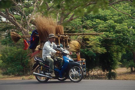 THE BRUSHMAN, Sukhothai